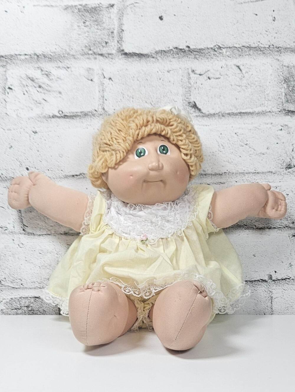 Vintage Cabbage Patch Kids Baby Doll Yellow Lace Dress Yarn Hair 18 Inch